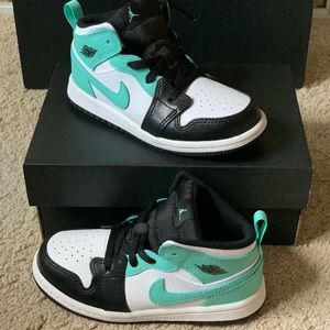 Air Jordan 1 Mid - Tropical Twist